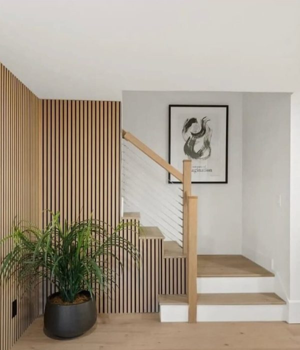 481006038_17922093207046845_4040067511673363898_n plant by a staircase with wooden slats