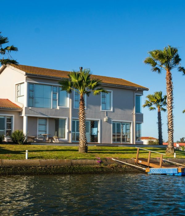 Deck Builder 62 grant-durr-ybVhYLhh1wA-unsplash-1.jpg